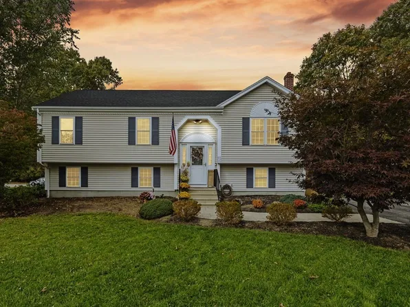 58 McIntosh Dr, Taunton, MA 02780