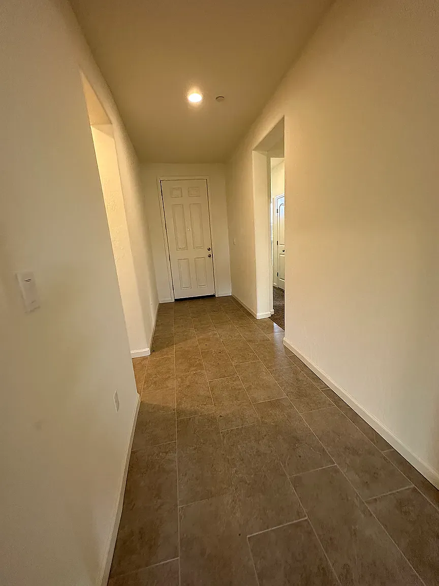 4 bed, 2.5 bath, 2100 sqft, $3,150 — Photo 3