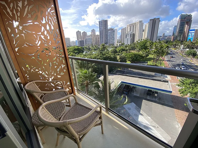 Kalakaua Ave — Photo 10