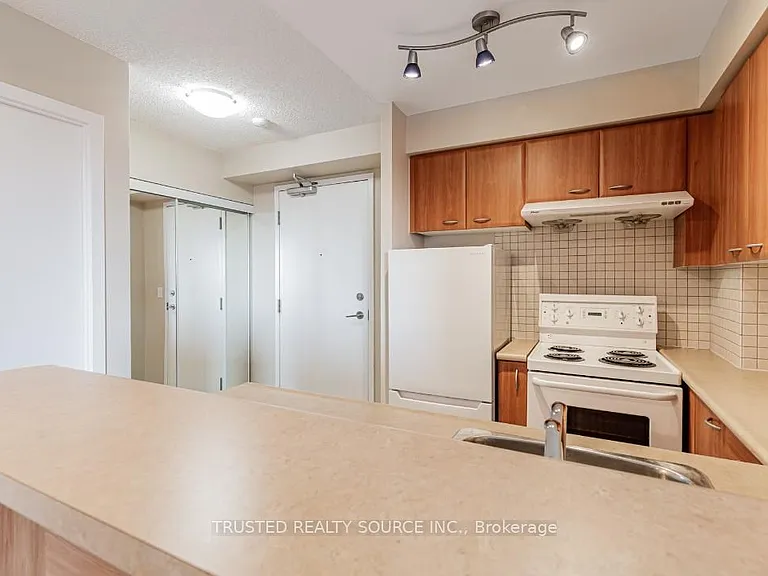 38 Lee Centre Dr #906 — Photo 7