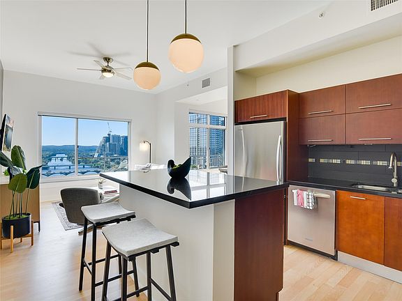 4th image of 603 Davis St APT 2001