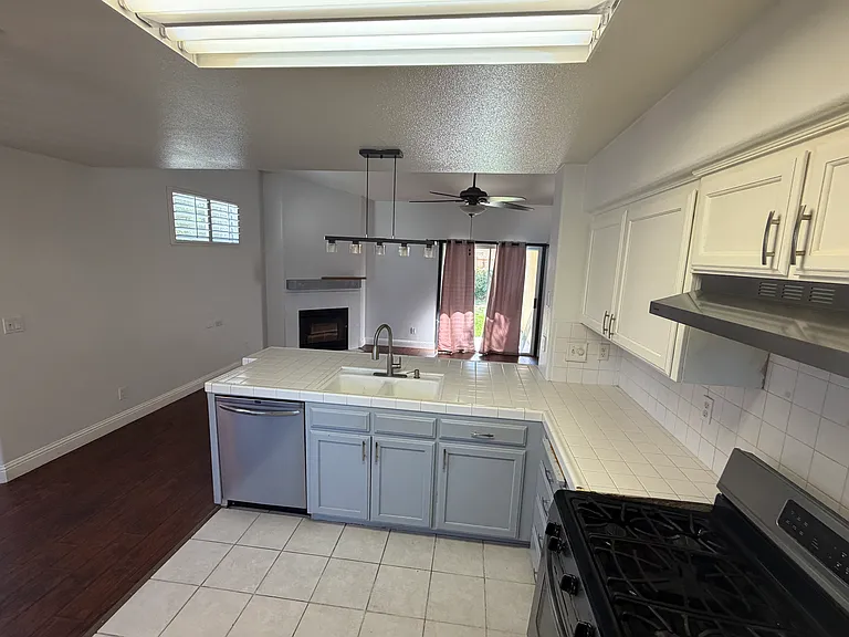 6295 N Babigian Ave — Photo 3