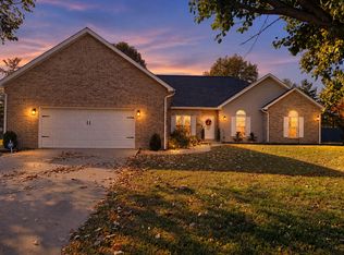 14023 N Shepherd Ln, Mount Vernon, IL 62864