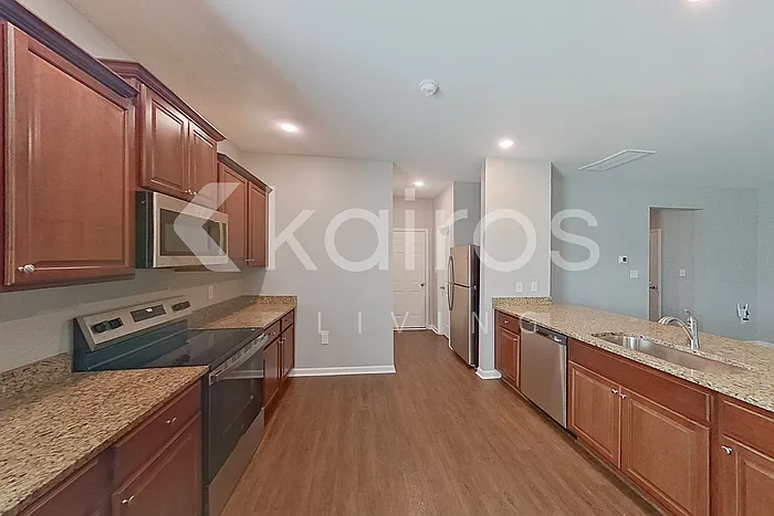1139 Freedom Pkwy — Photo 7
