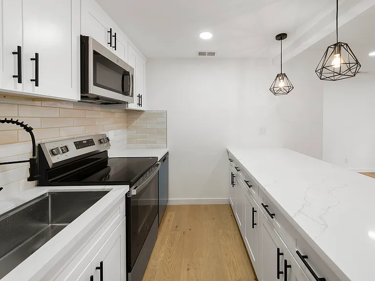 5550 E Knoll Dr — Photo 9