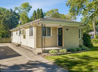 2742 Campers Dr, Highland, MI 48356