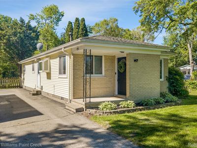 2742 Campers Dr, Highland, MI, 48356