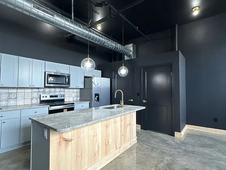 21 W Broadway #207 — Photo 1