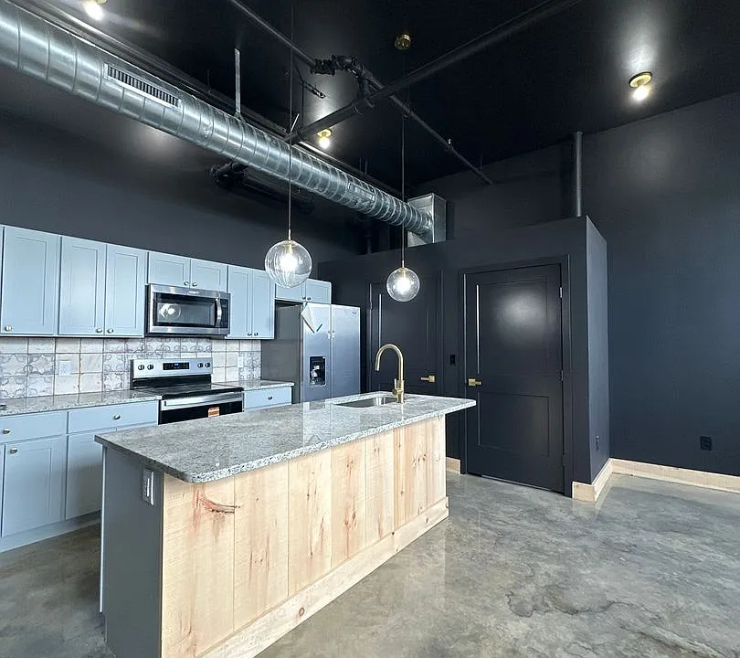 21 W Broadway #207