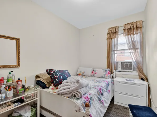 98 West 49th Street image 10 of 35