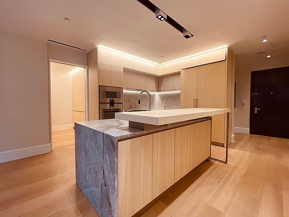 4th image of 100 Vandam St #6B