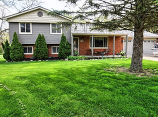 11598 Orchardview Dr, Fenton, MI 48430