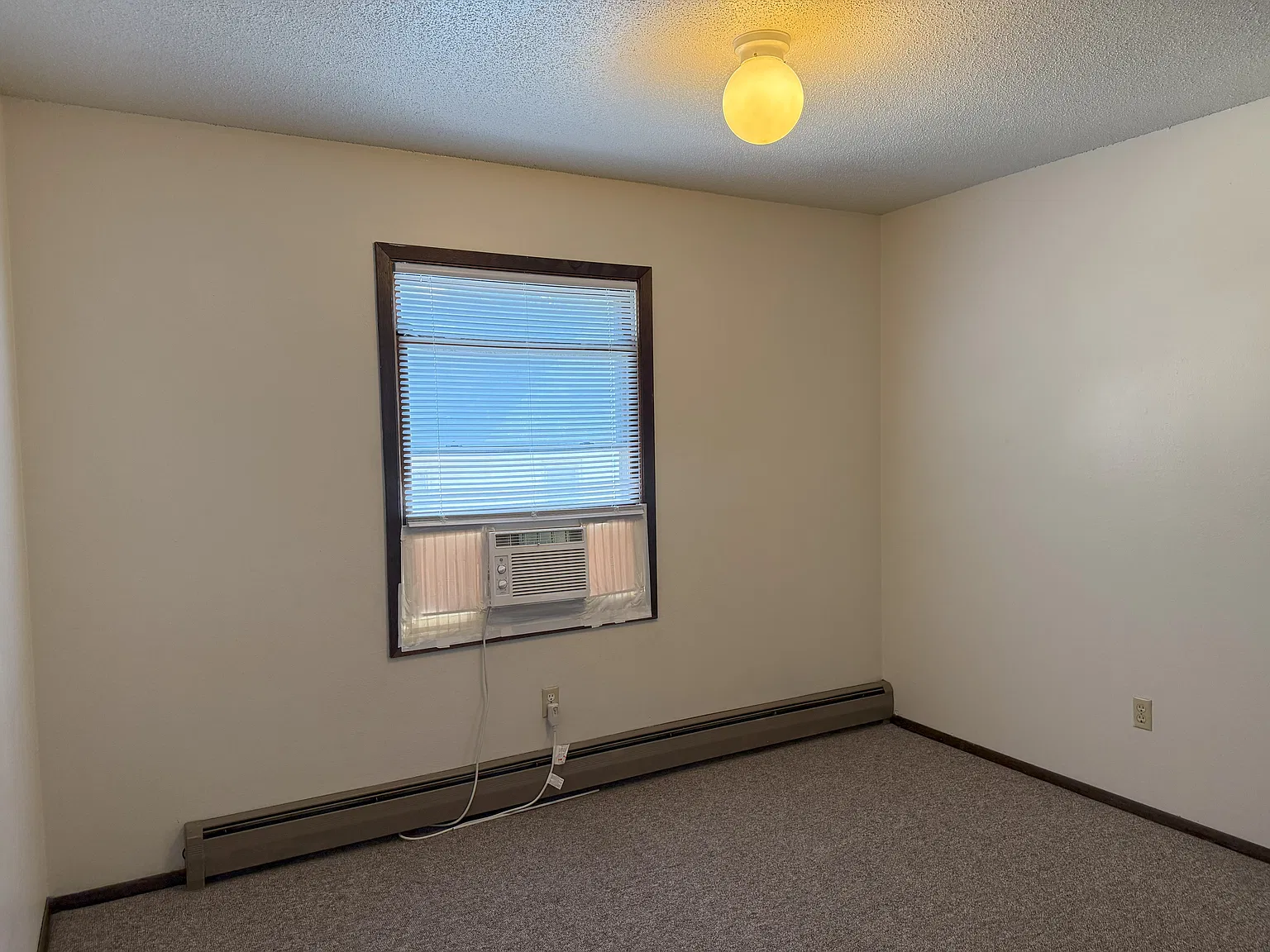 2 bed, 654 sqft, $1,352 — Photo 4