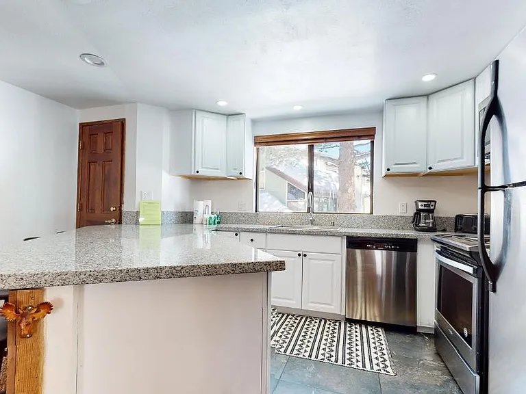 2059 Meridian Blvd — Photo 2