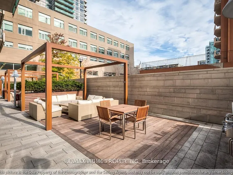 70 Roehampton Ave #1319 — Photo 26