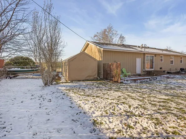 8324 Yates Ave N, Brooklyn Park, MN 55443