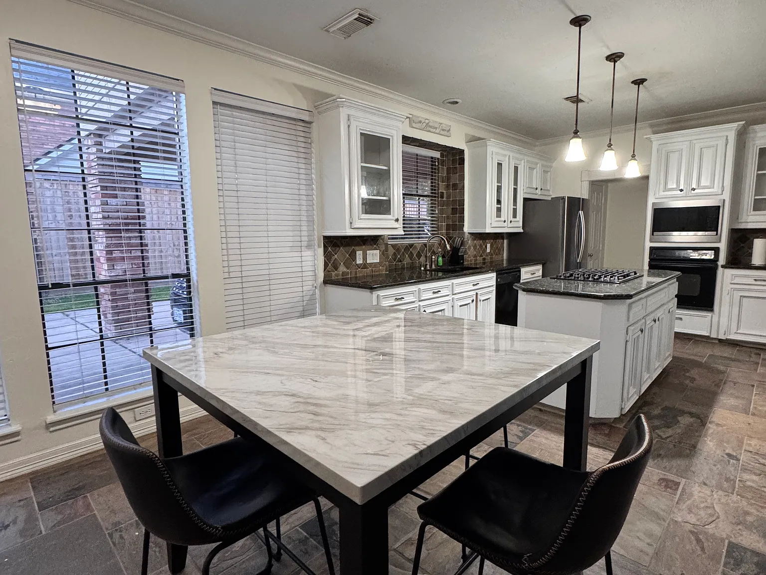 4 bed, 3.5 bath, 3166 sqft, $3,300 — Photo 3