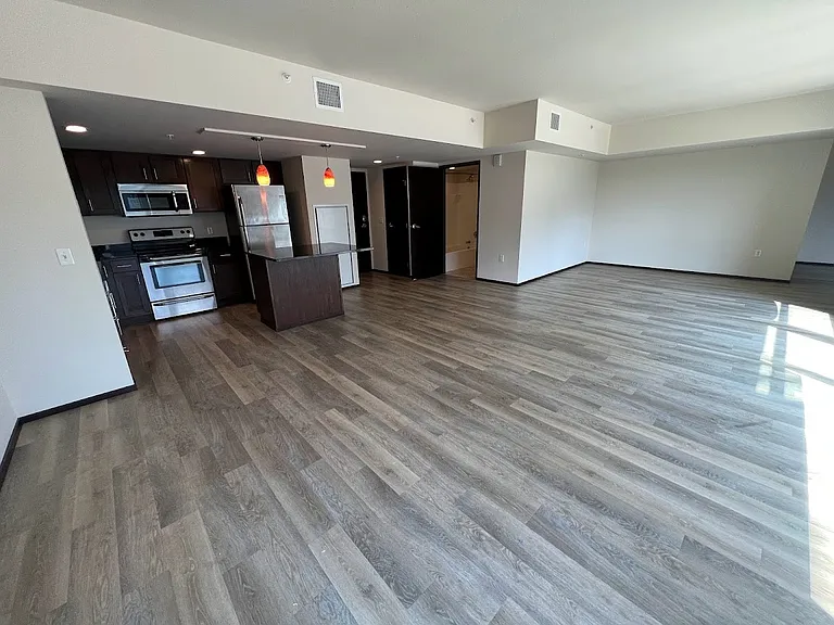 Galaxie High Rise Apartments — Photo 27