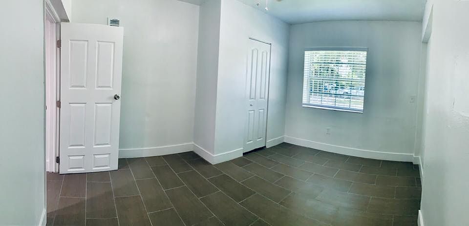 1st image of 300 NE 174th St #2