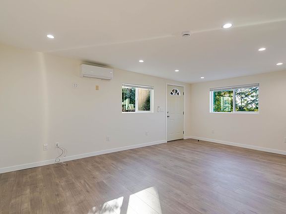 3rd image of 10528 1/4 Hillhaven Ave
