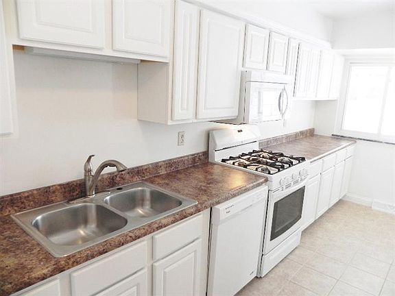 3rd image of 10886 Willfleet Dr