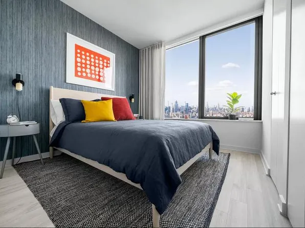 600 Pavonia Avenue image 1 of 24