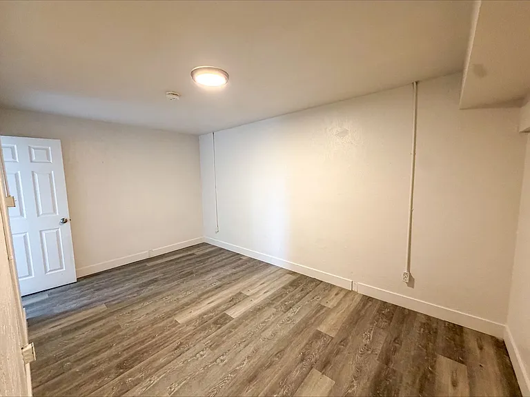 2560 Adams Ave — Photo 8