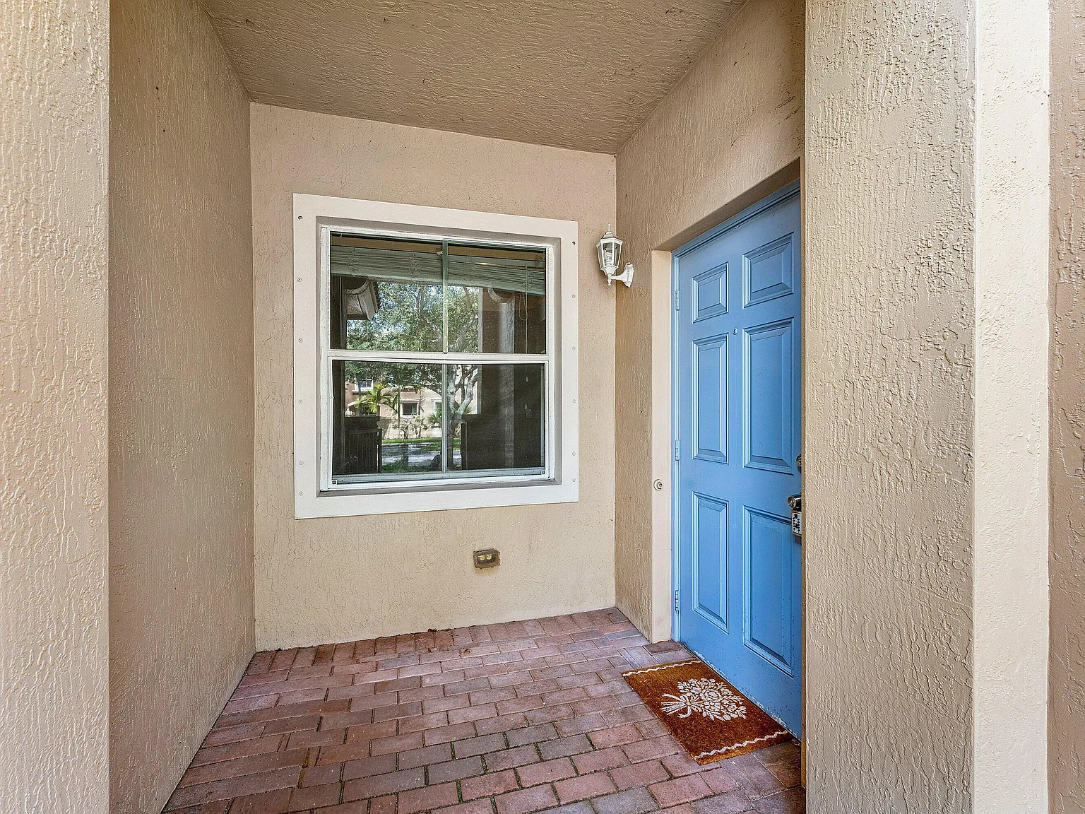3 bed, 2.5 bath, 1471 sqft, $2,500 — Photo 2
