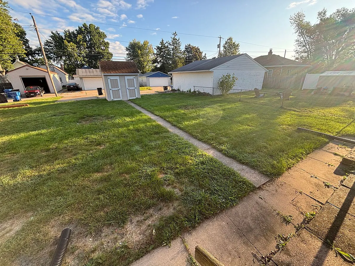 Building Photo - 317 18th Ave