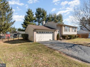 817 Briarwood Ln, Camp Hill, PA 17011