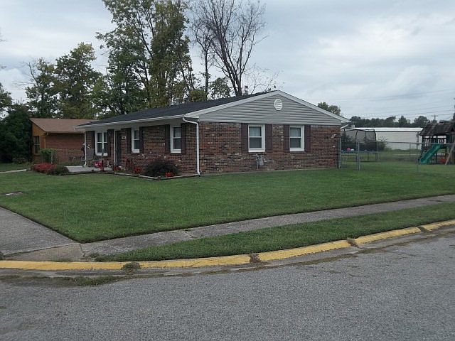 1st image of 3001 Yosemite Dr