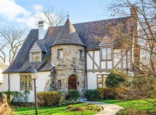 55 Vine Rd, Larchmont, NY 10538