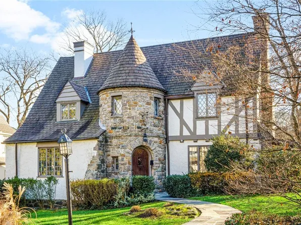 55 Vine Road, Larchmont, NY 10538