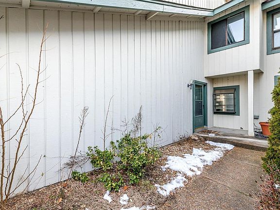 4th image of 2040 Falling Brook Dr