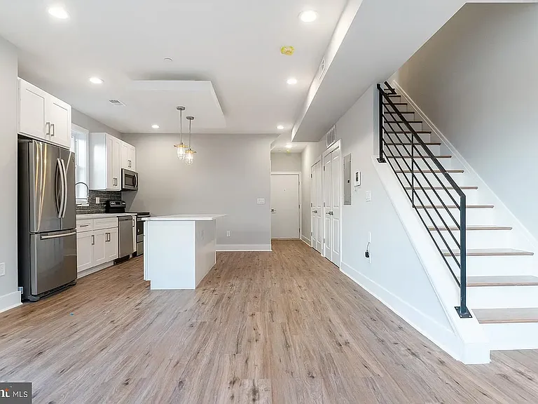 2101 E Huntingdon St #3 — Photo 4
