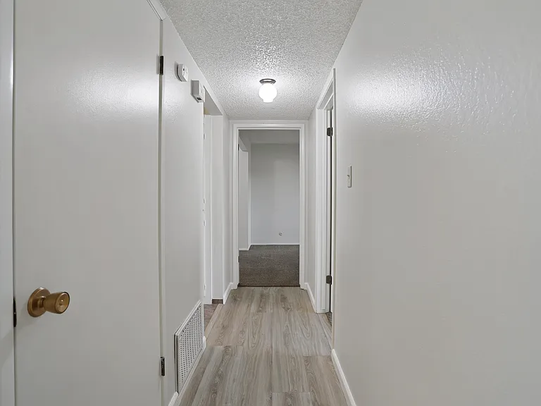 Avenue West Apartments — Photo 4