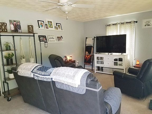 2nd image of 990 S Community Ave