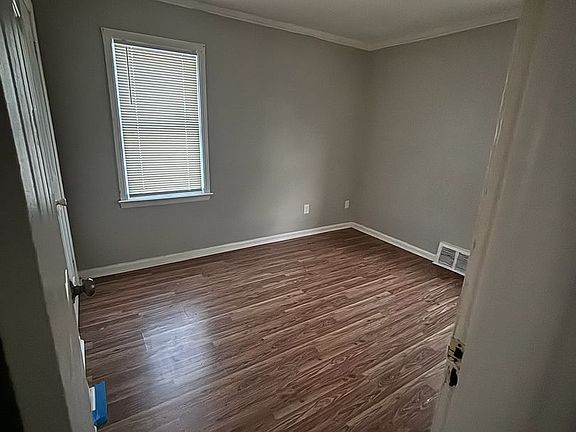 5th image of 8868 Vaughan St