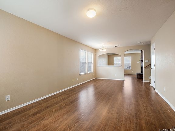 3rd image of 10339 Oakwood Crest