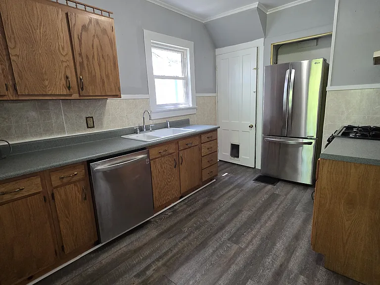 16 Pine St — Photo 1