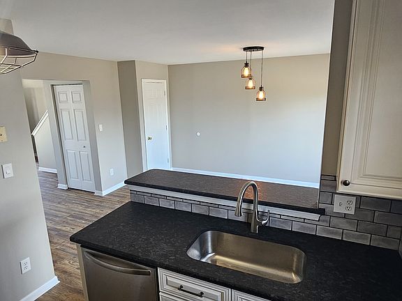 5th image of 734 Marian Dr