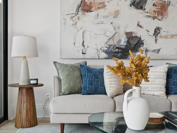 7 Embarcadero W APT 204, Oakland, CA 94607