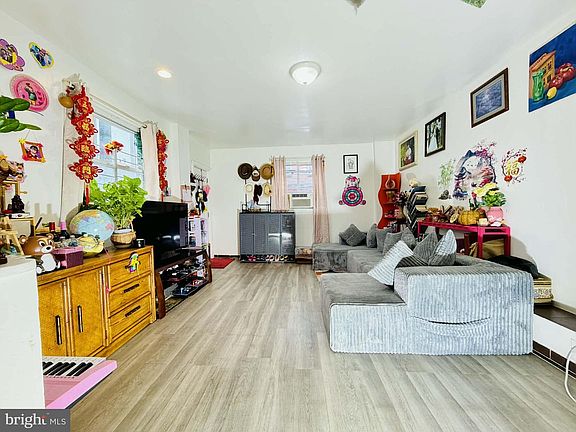 4th image of 2555 S Fairhill St
