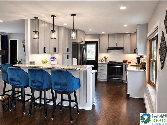 2nd image of 2839 Norton Ave