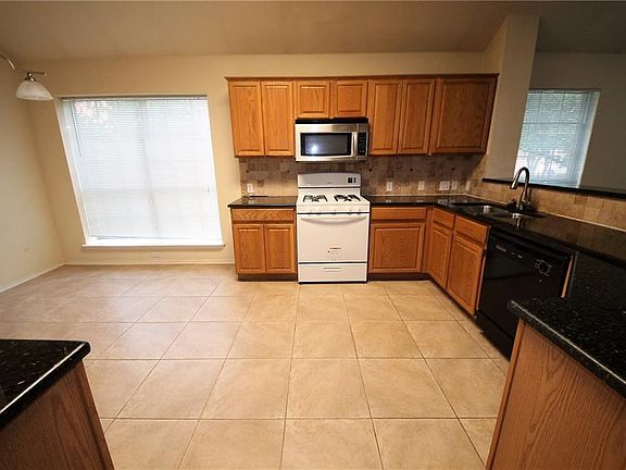 5th image of 4801 Scottish Thistle Dr