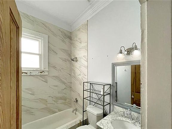 4th image of 4725 Iberville St