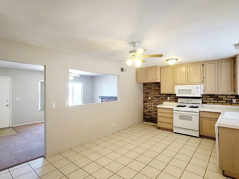 7123 Clearwater Ave — Photo 4
