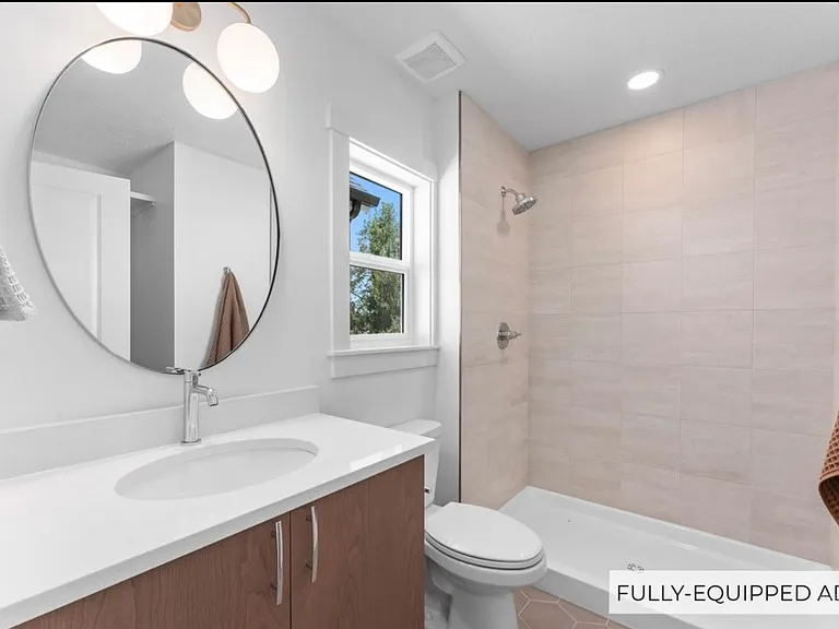 3546 W Anderson St — Photo 6