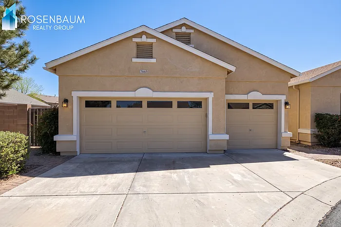 3 bed, 2.0 bath, 2038 sqft, $2,399 — Photo 2
