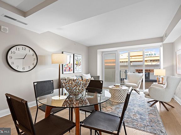 3rd image of 925 N Fairfax St #406